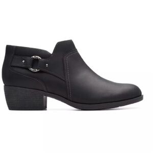 Clark’s Women's Black Leather Low Heel Ankle Boot Size 8